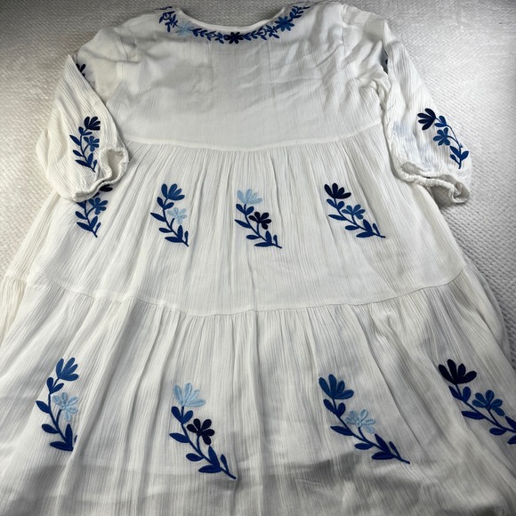 J. Marie White Blue Floral Embroidered Tiered Mini Dress Womens Medium  Pockets - Picture 3 of 11
